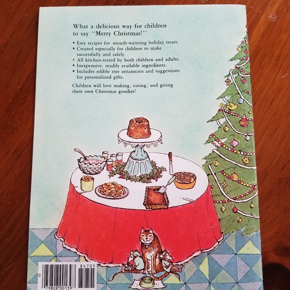Christmas Goodies Childrens Cookbook - Picture 6 of 6